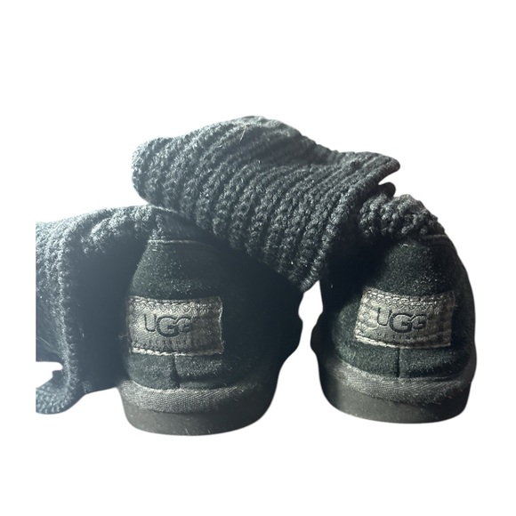 Children’s UGGS | Black | Size 4 - Picture 4 of 5